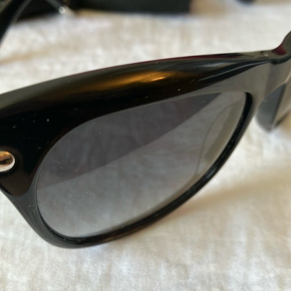 Juicy Couture: Black Wayfarer Sunglasses- Gray- case & cloth-
scratch & mark - Picture 7 of 16